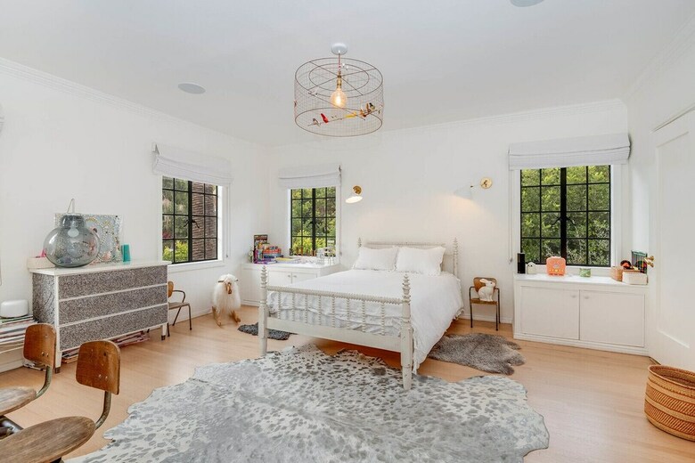 Pearl Of The Hollywood Hills