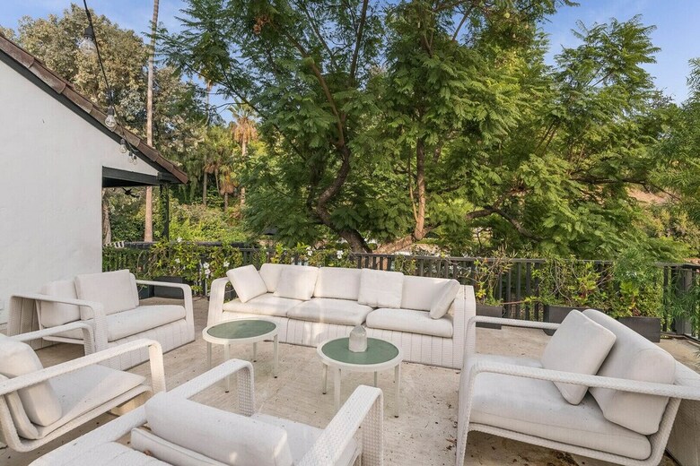 Pearl Of The Hollywood Hills