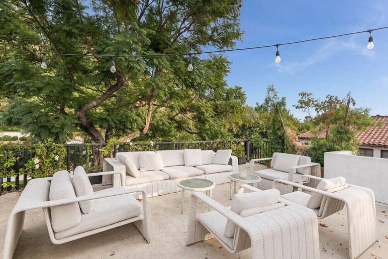 Pearl Of The Hollywood Hills