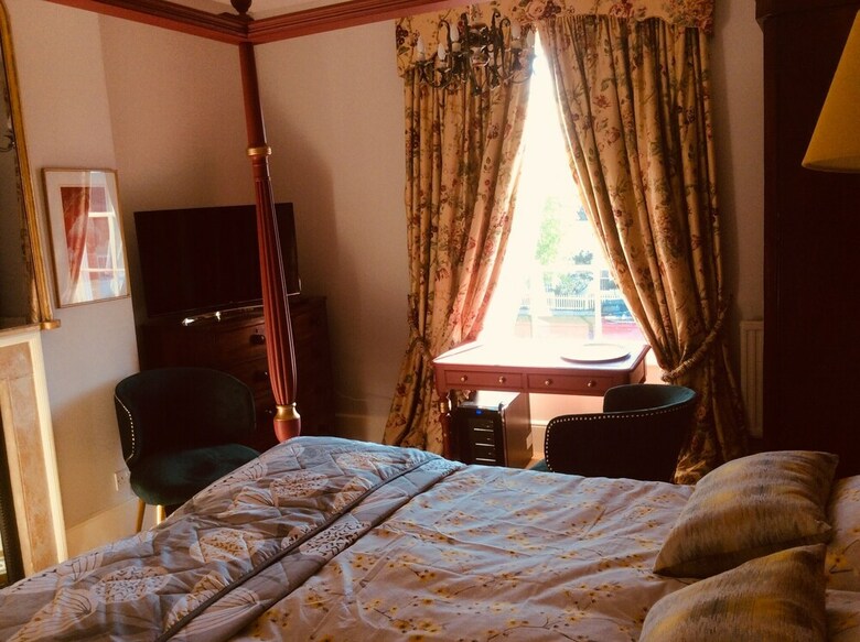 Bed & Breakfast Whatley House