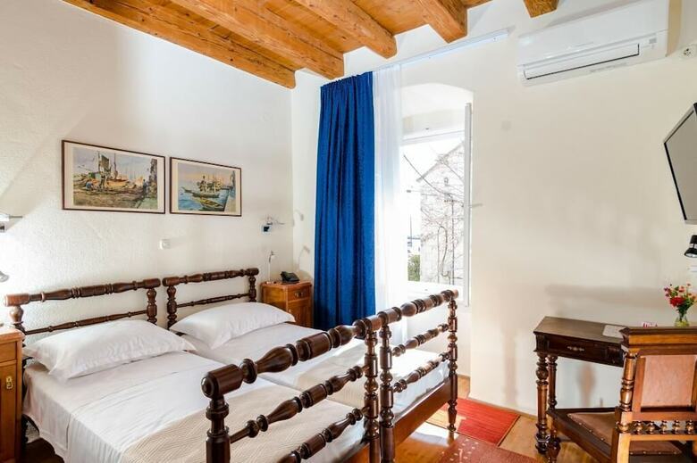 Hostal Rooms Miron