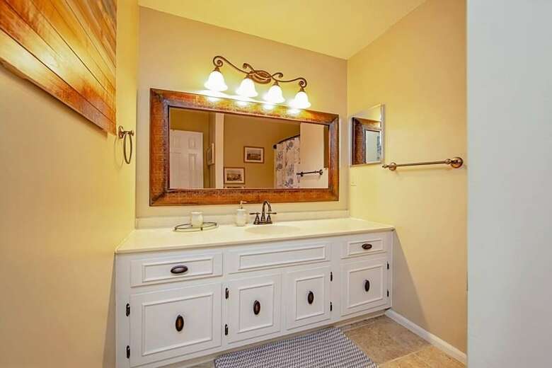 Enjoy The Centrally Located Mcfadyen Guest House