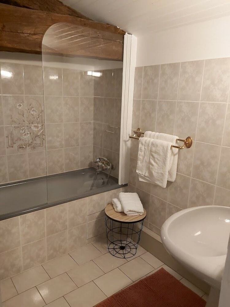 Hotel Le Logis Des Bessons