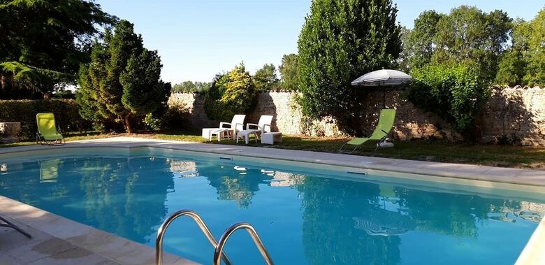 Hotel Le Logis Des Bessons