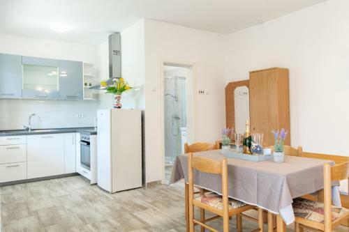 Apartment Ema