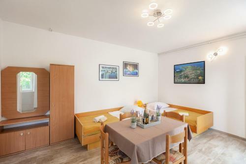 Apartment Ema