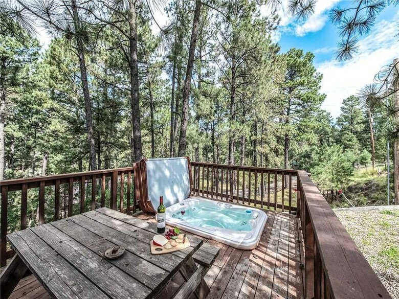 Cabana Horse Feathers, 3 Bedrooms, Pool Table, Sleeps 6