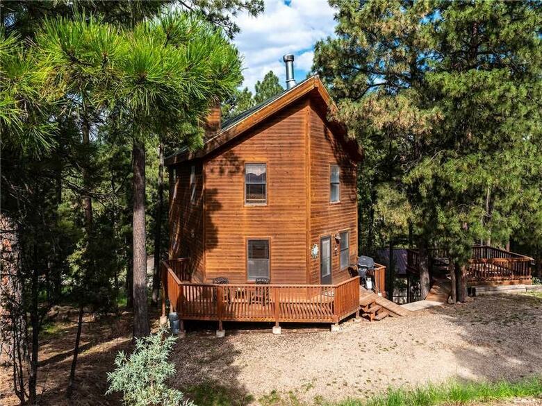 Cabana Horse Feathers, 3 Bedrooms, Pool Table, Sleeps 6