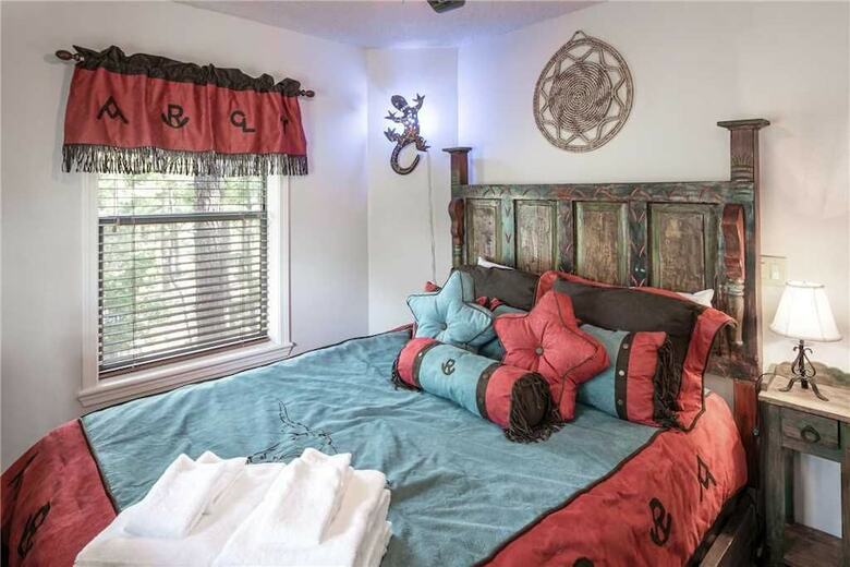 Cabana Horse Feathers, 3 Bedrooms, Pool Table, Sleeps 6