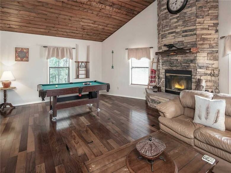 Cabana Horse Feathers, 3 Bedrooms, Pool Table, Sleeps 6