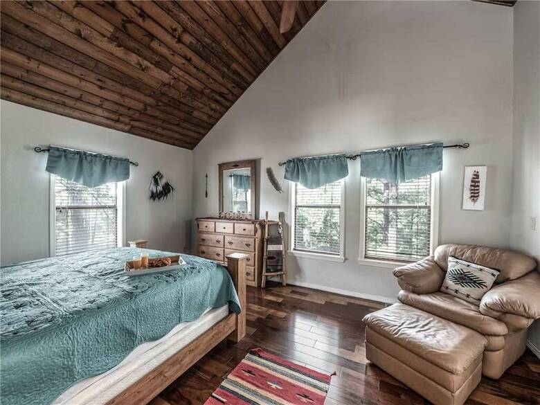 Cabana Horse Feathers, 3 Bedrooms, Pool Table, Sleeps 6