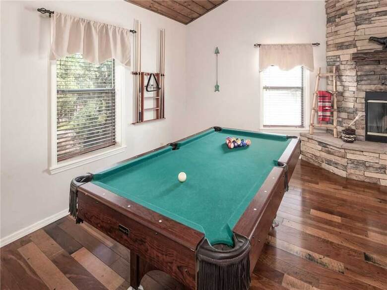 Cabana Horse Feathers, 3 Bedrooms, Pool Table, Sleeps 6