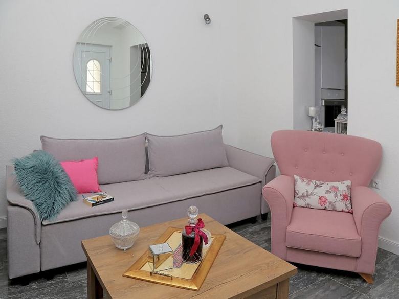 Apartment Sweet Romantic