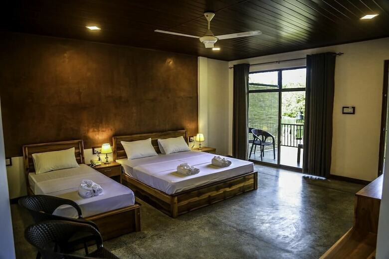 Hotel Doola River Edge