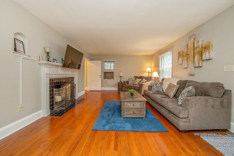 Hinsdale Manor