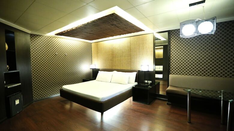 Hotel Victoria Court Gil Puyat