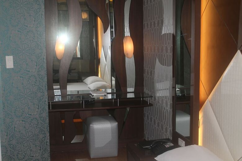 Hotel Victoria Court Gil Puyat
