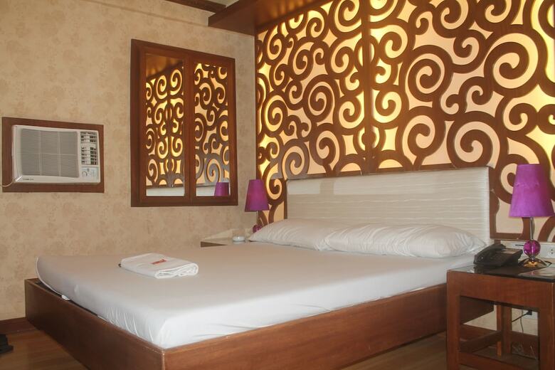 Hotel Victoria Court Gil Puyat