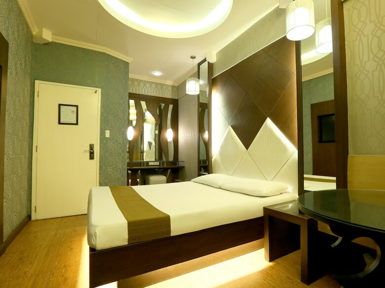 Hotel Victoria Court Gil Puyat