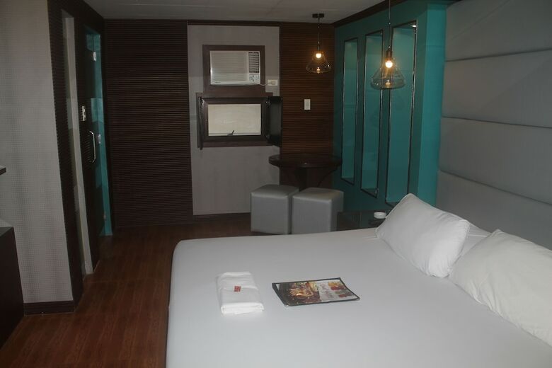 Hotel Victoria Court Gil Puyat