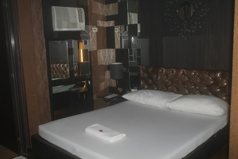 Hotel Victoria Court Gil Puyat