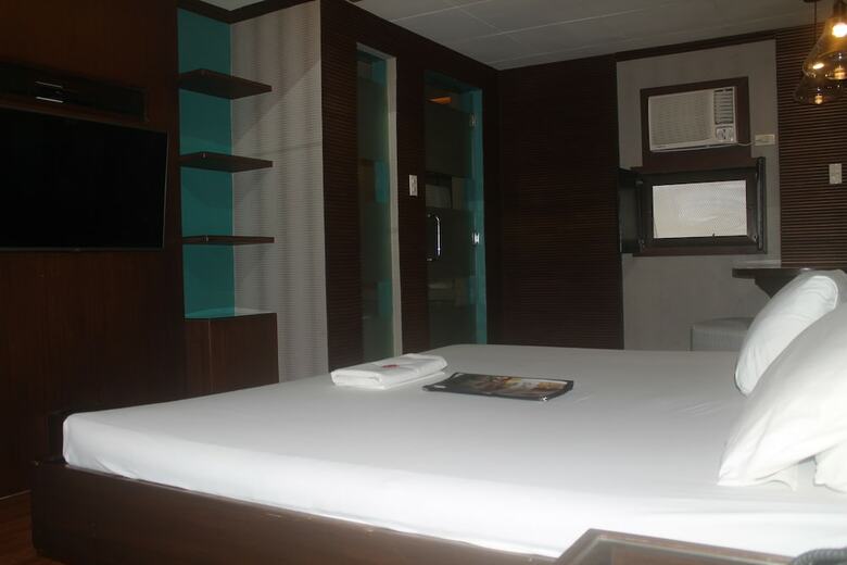 Hotel Victoria Court Gil Puyat