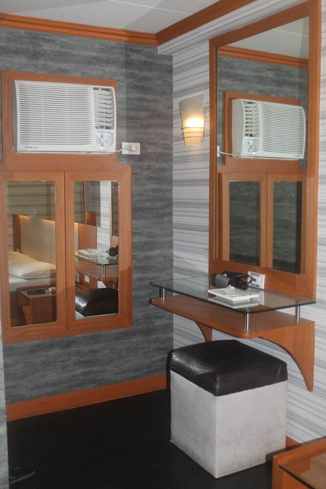 Hotel Victoria Court Gil Puyat