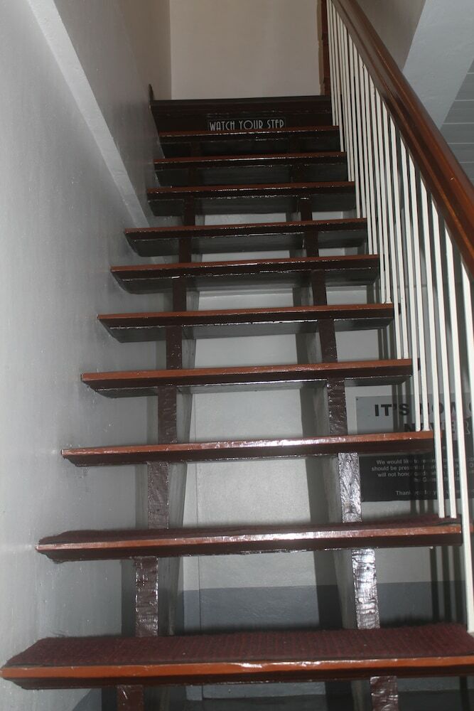Hotel Victoria Court Gil Puyat