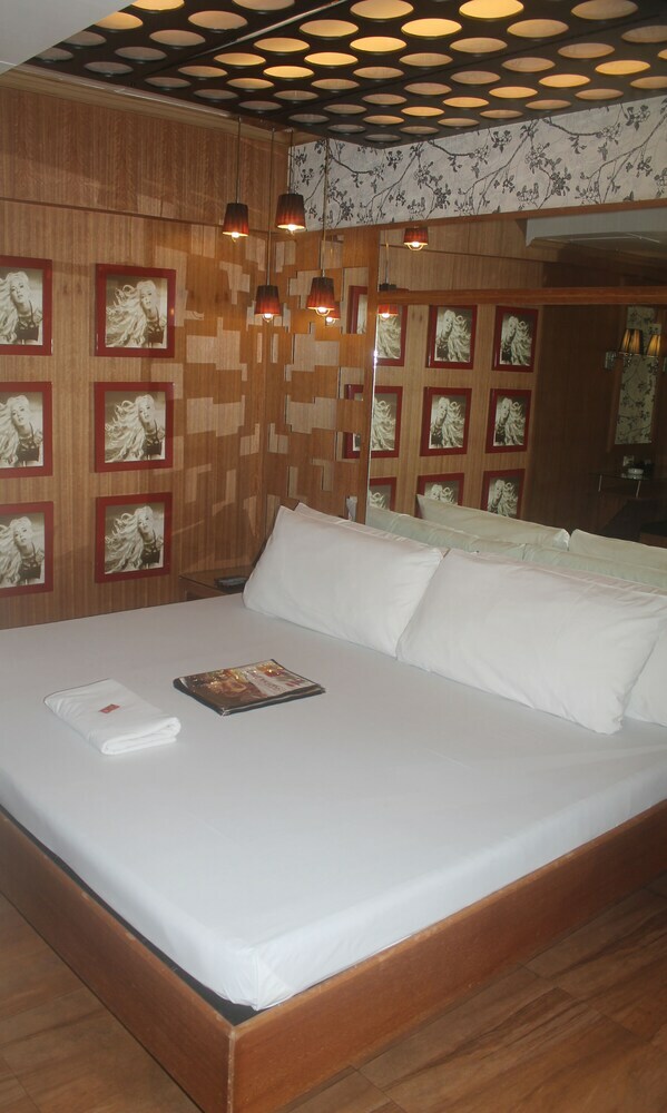 Hotel Victoria Court Gil Puyat