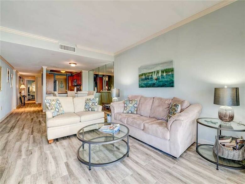 Villa Captains Walk 418, 3 Bedrooms, Beach Front, Pool, Sleeps 8