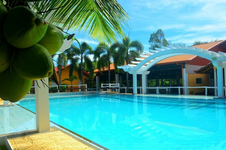 Phi-phi Beach Resorts And Hotel
