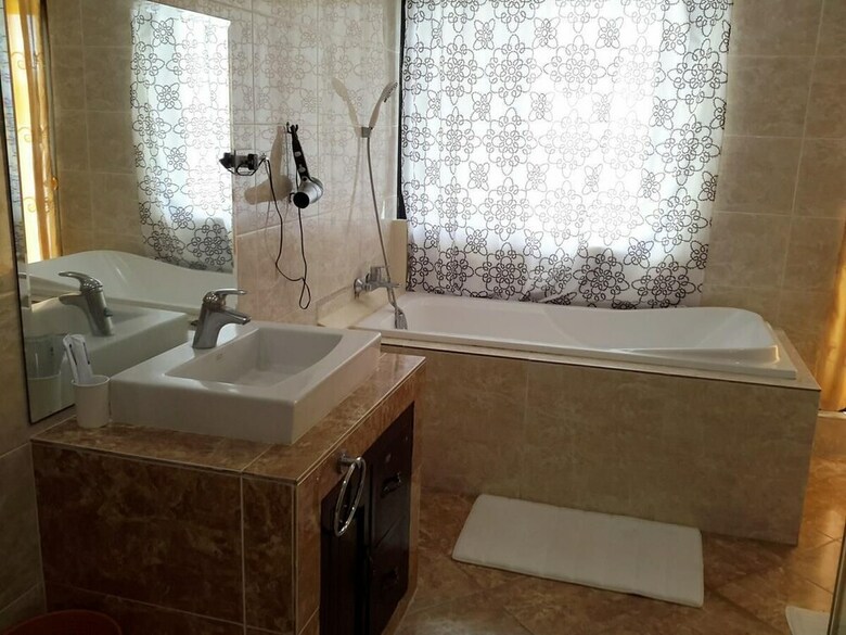 Hotel Knights Ko Suites