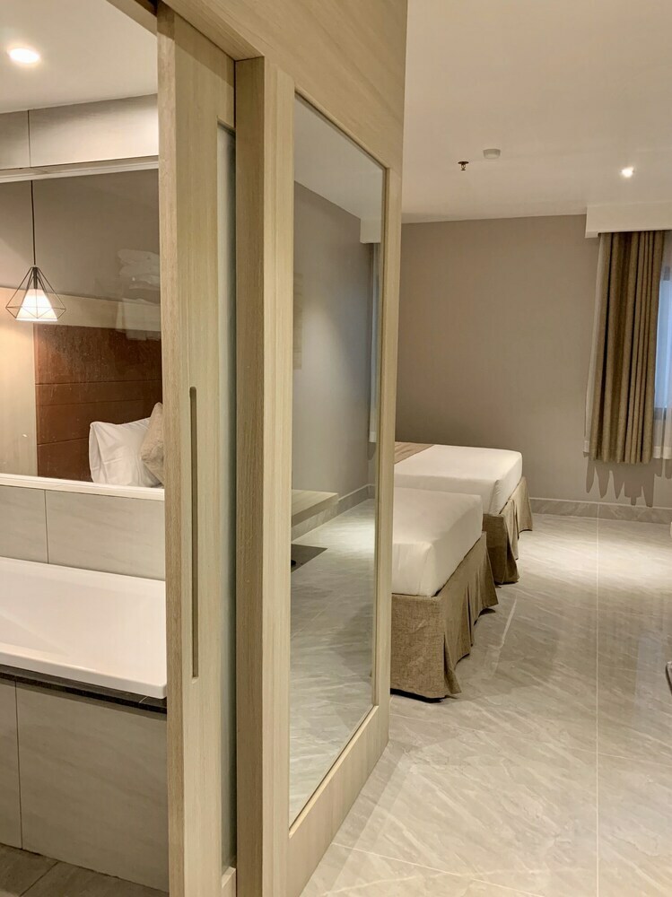 Holiday 2 Hotel
