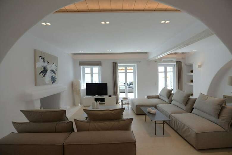 Perfect 8br Villa In Tourlos With Private Pool