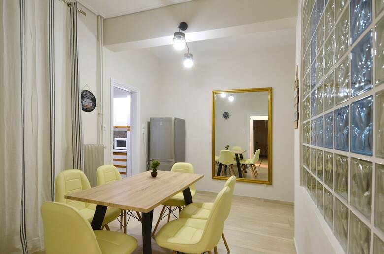 Plaka Apartment In Athens