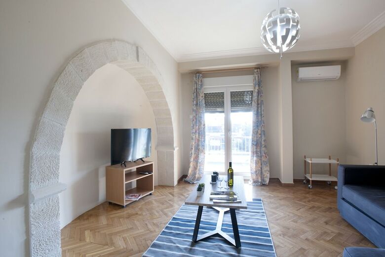Apartamentos Ano Patisia - A 5th Floor Penthouse
