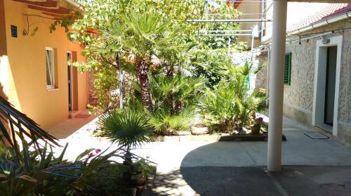 Eleonora Apartments