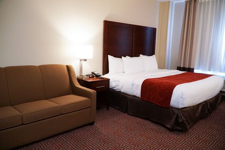 Hotel Lotus Blu Inn & Suites