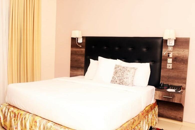 C'ron Hotels And Suites