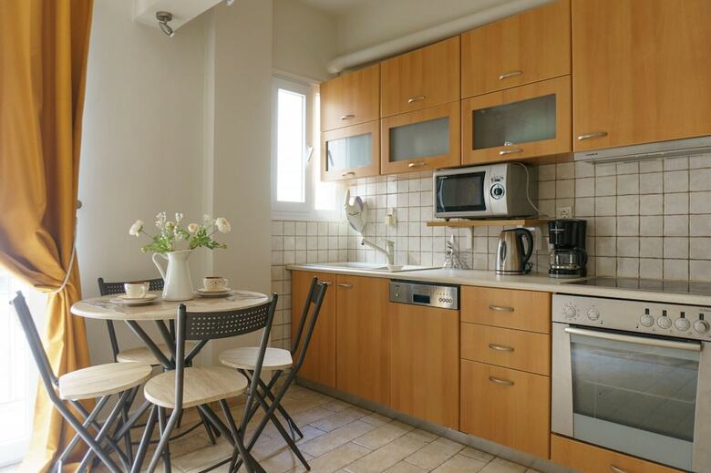 Koukaki Confidential Sleek Urban Apartment