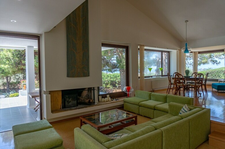 Villa Oasis, Coastal Villa With Pool And Garden
