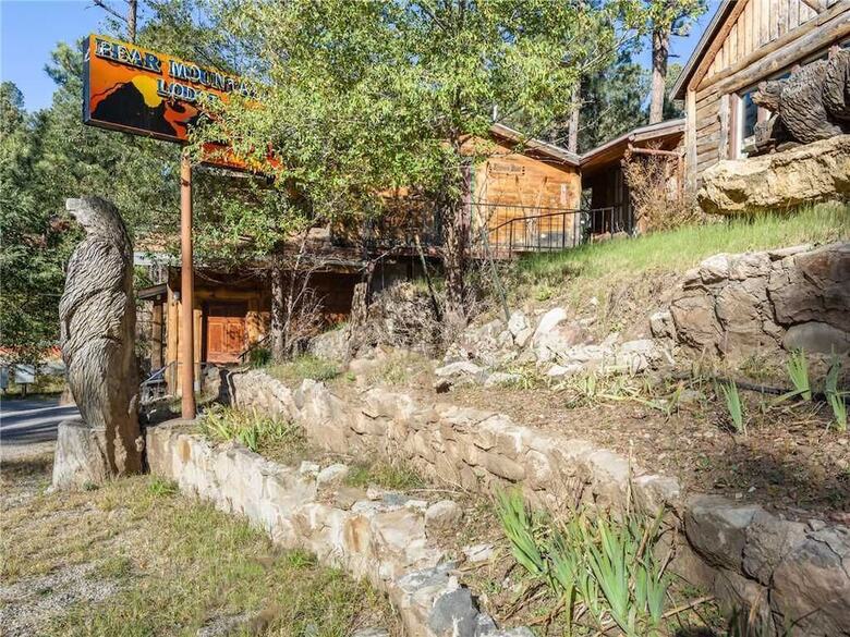 Cabana Bear Den, 3 Bedrooms, Front Porch, Midtown, Sleeps 7