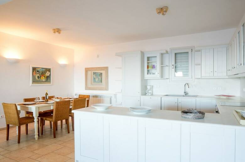 Villa Benjamin Button With Pool In Agrari Beach