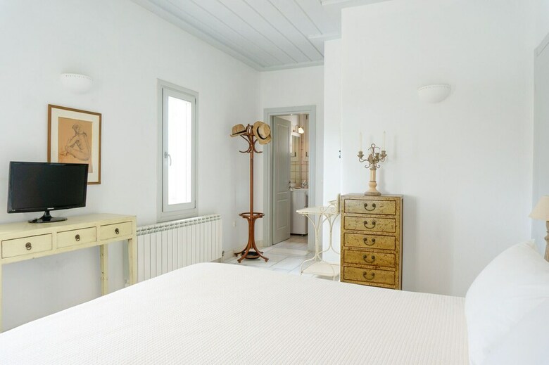 Villa Benjamin Button With Pool In Agrari Beach