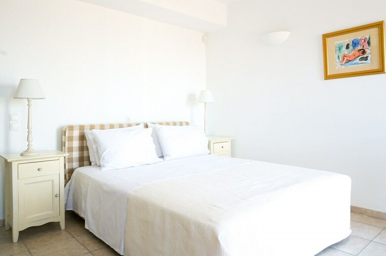 Villa Benjamin Button With Pool In Agrari Beach