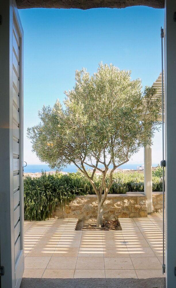 Villa Benjamin Button With Pool In Agrari Beach