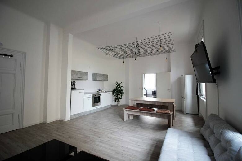 Hotel Ger�umiger Altbau F�r Gro�e Gruppen