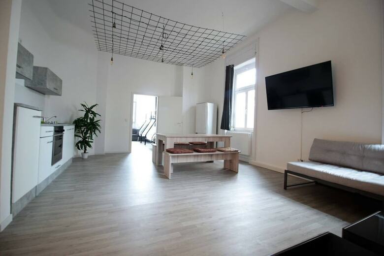 Hotel Ger�umiger Altbau F�r Gro�e Gruppen