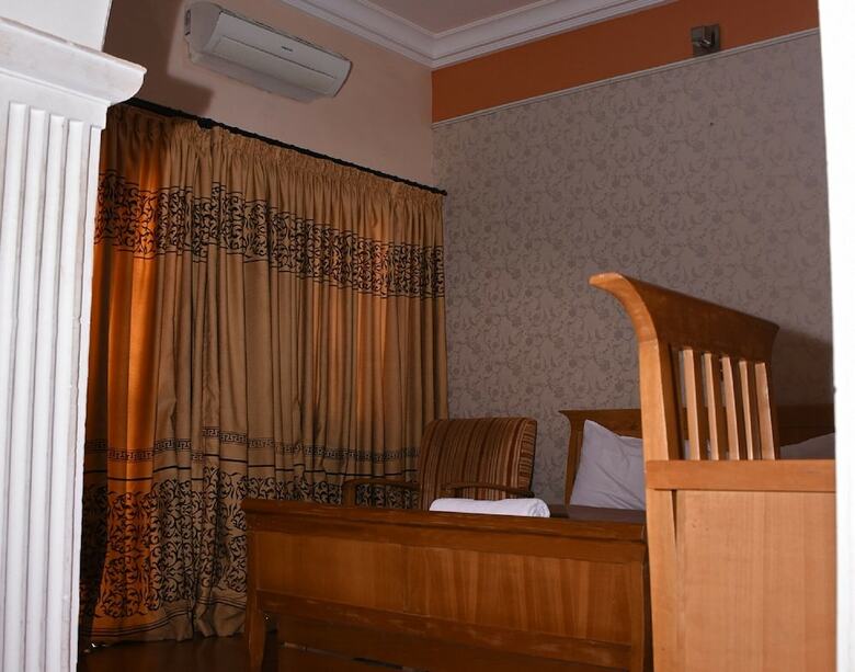 Lamaison Hotel