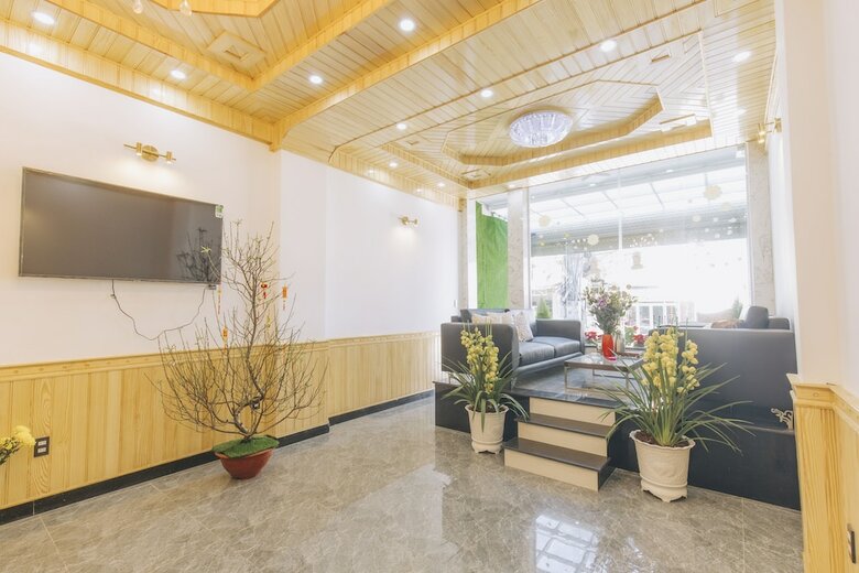 Thuat Khuyen Hotel
